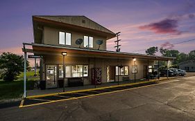 Great Lakes Inn And Suites